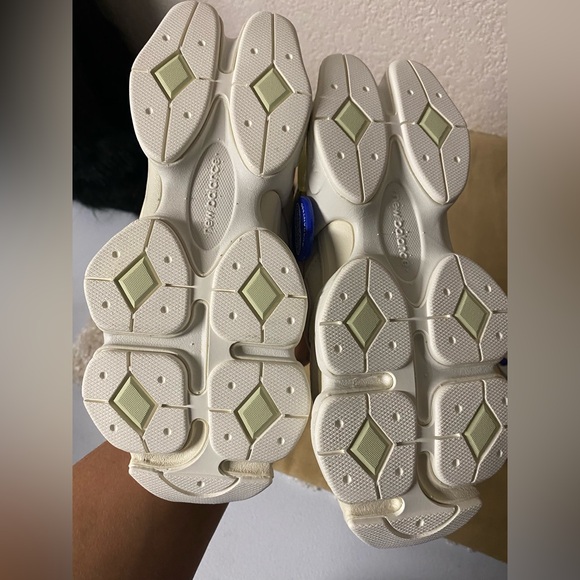 New Balance 9060 Women’s / Men’s Cream Mesh Sneakers - Picture 13 of 13